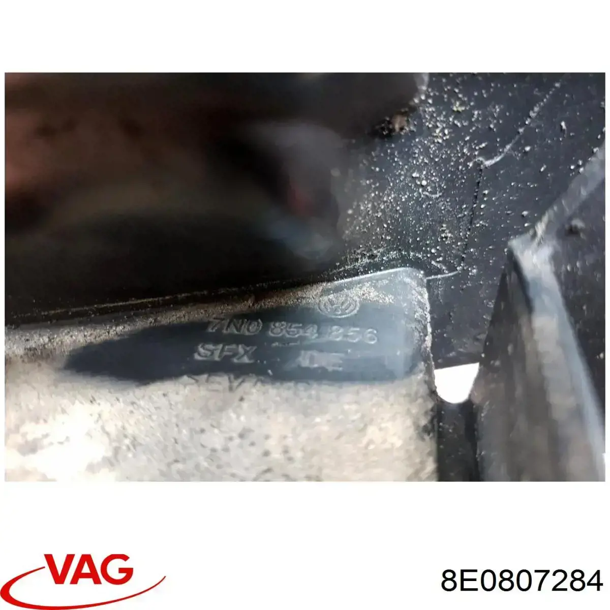 Направляющая переднего бампера правая VAG 8E0807284 цена, от 7.37 USD