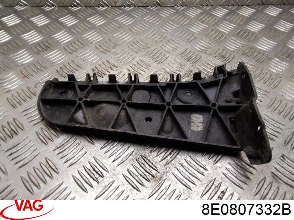 Кронштейн усилителя заднего бампера VAG 8E0807332B цена, от 30.93 USD