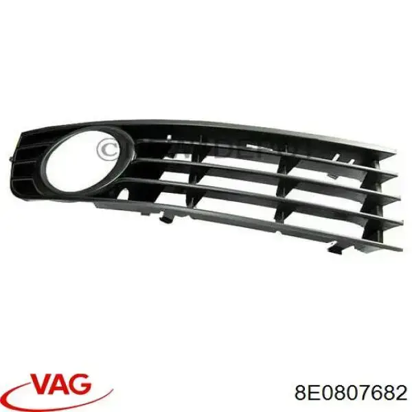8E0807682 VAG решетка бампера переднего правая