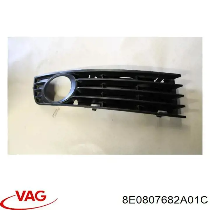 8E0807682A01C VAG решетка бампера переднего правая