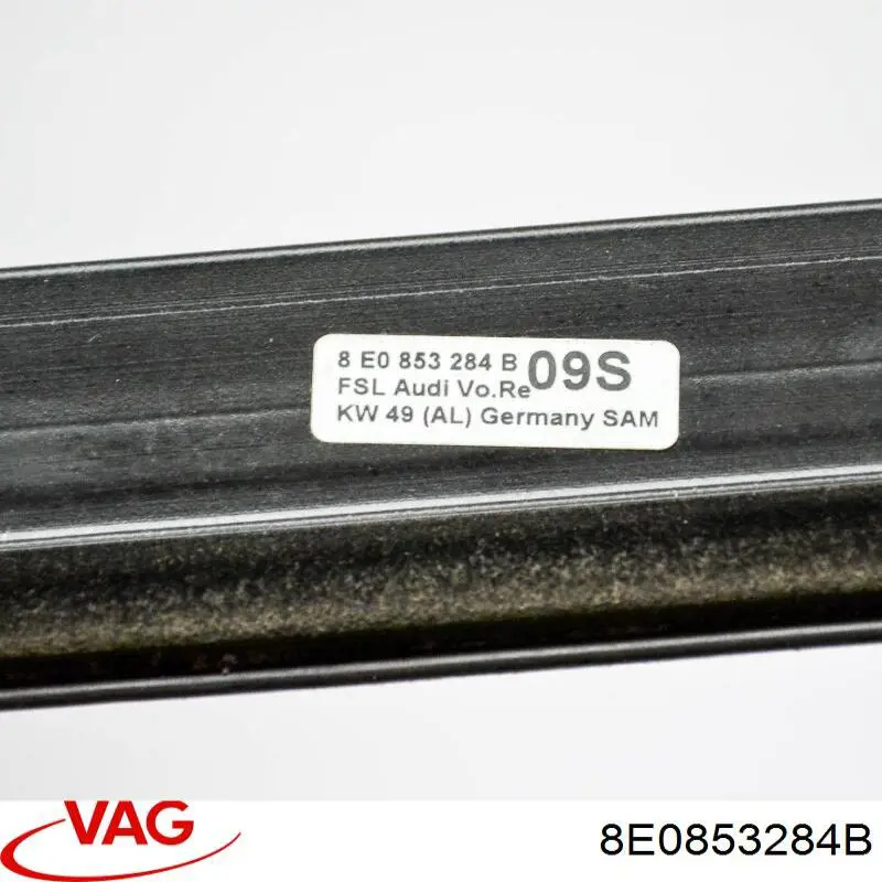8E0853284A VAG Молдинг опускного стекла нижний, двери передней, правой