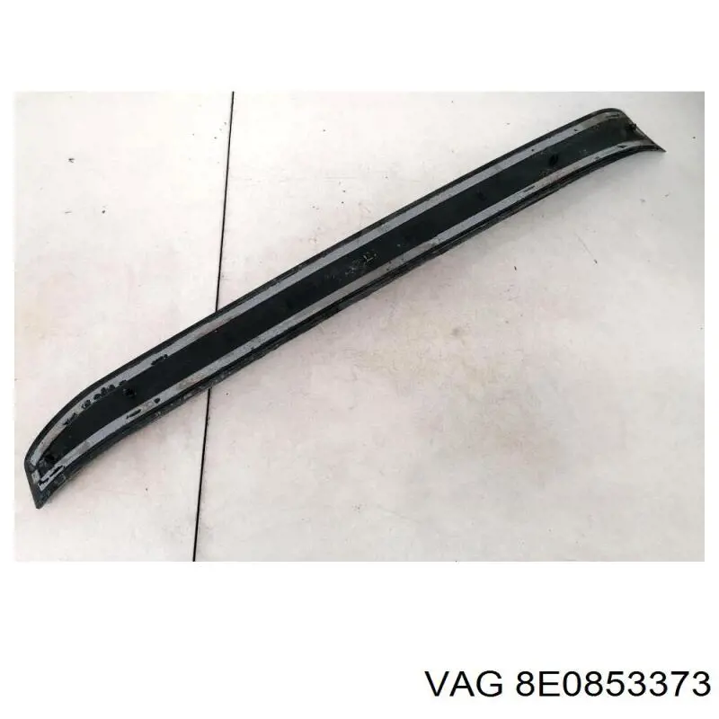 Накладка дверного порога внутренняя передняя левая 8E085337301C VAG