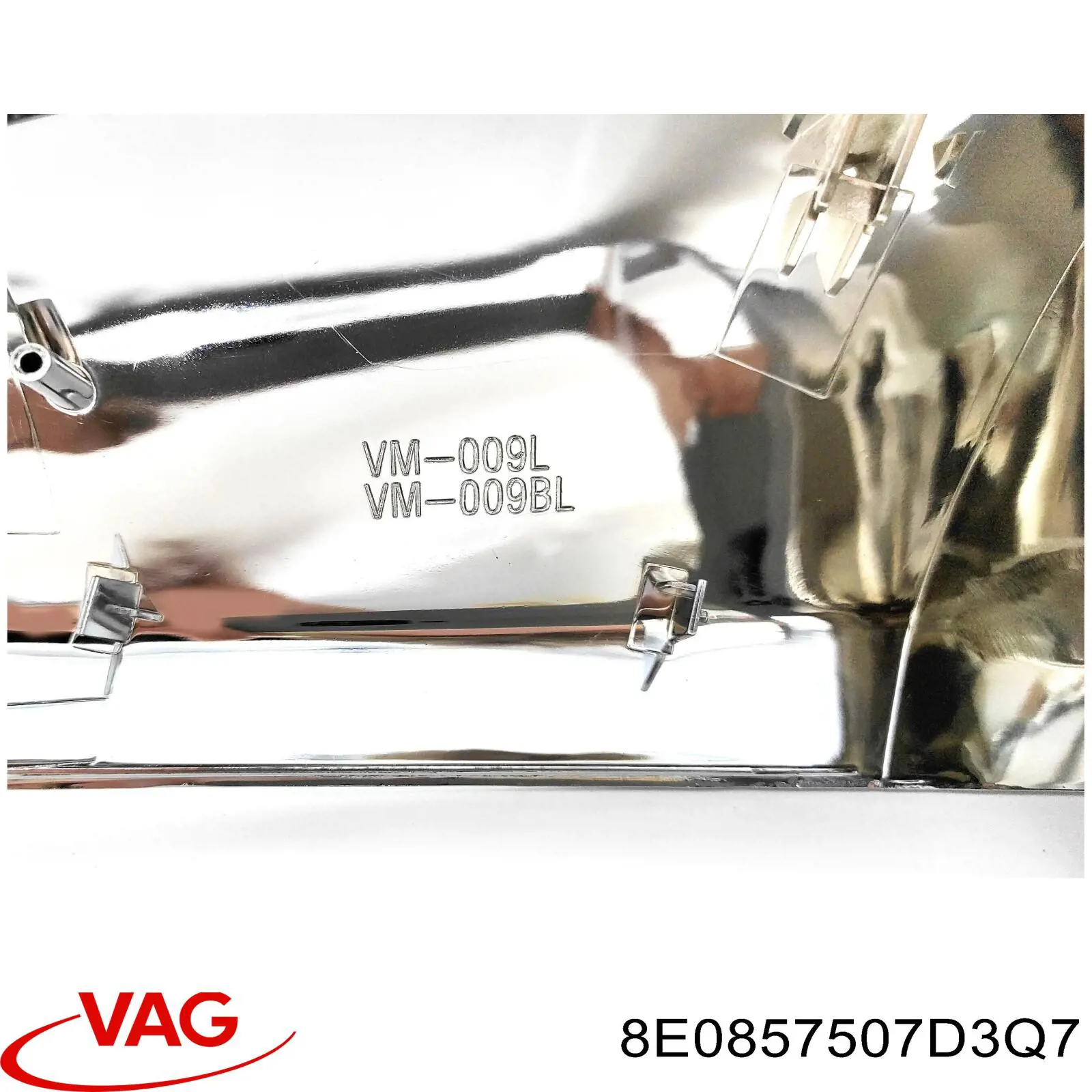 Купить 8E0857507D3Q7 VAG Накладка водительского зеркала