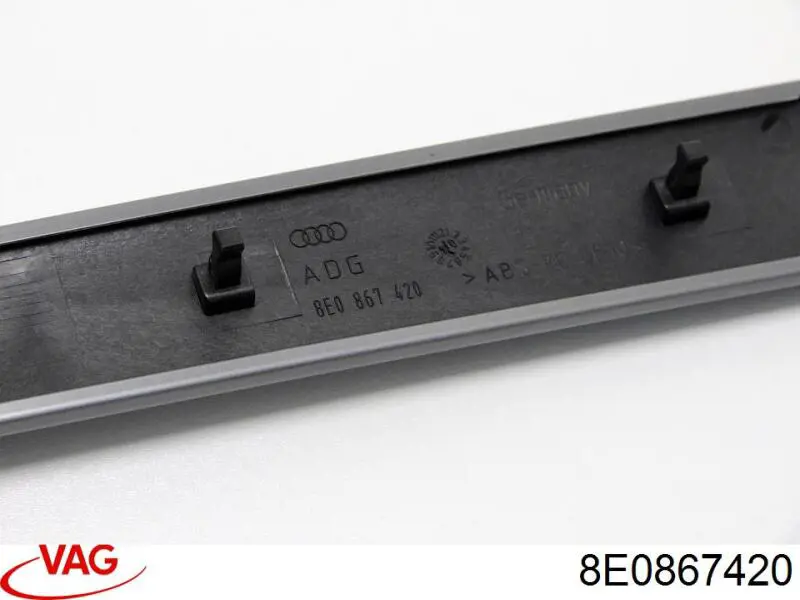 Накладка двери задней правой 8E0867420 VAG