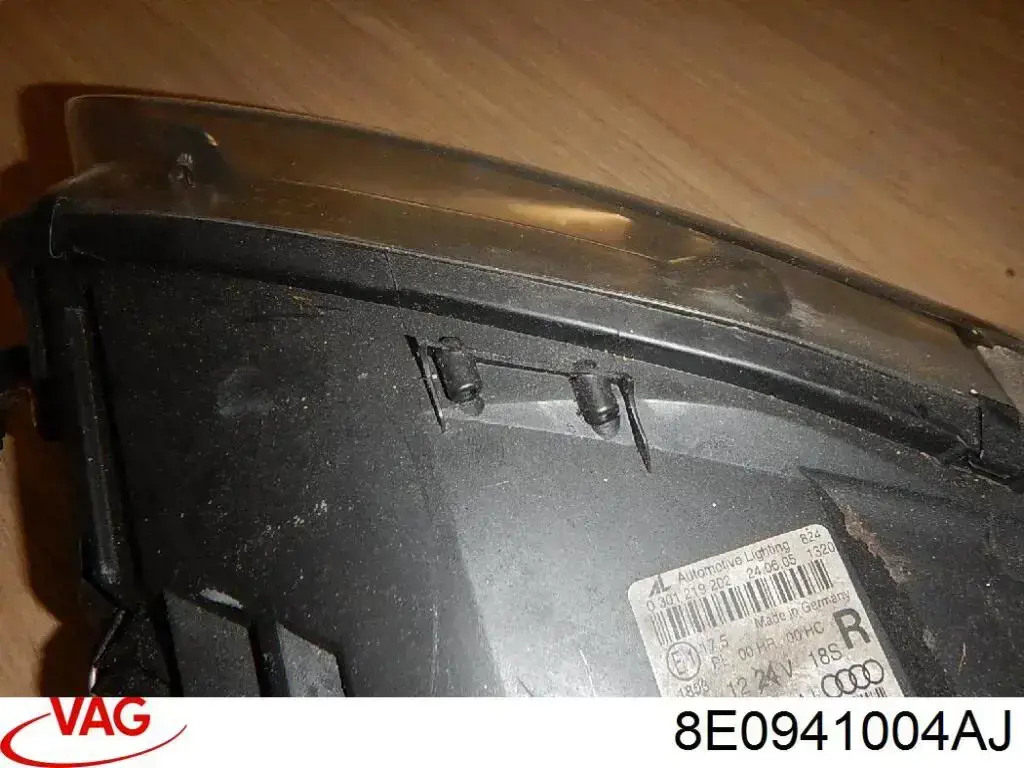 8E0941004AJ VAG Luz direita
