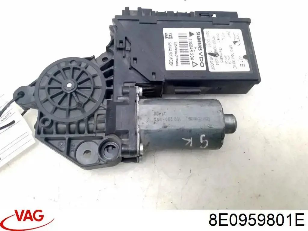 Моторчик стеклоподъемника двери задней, левой VAG 8E0959801E цена, от 11.29 USD