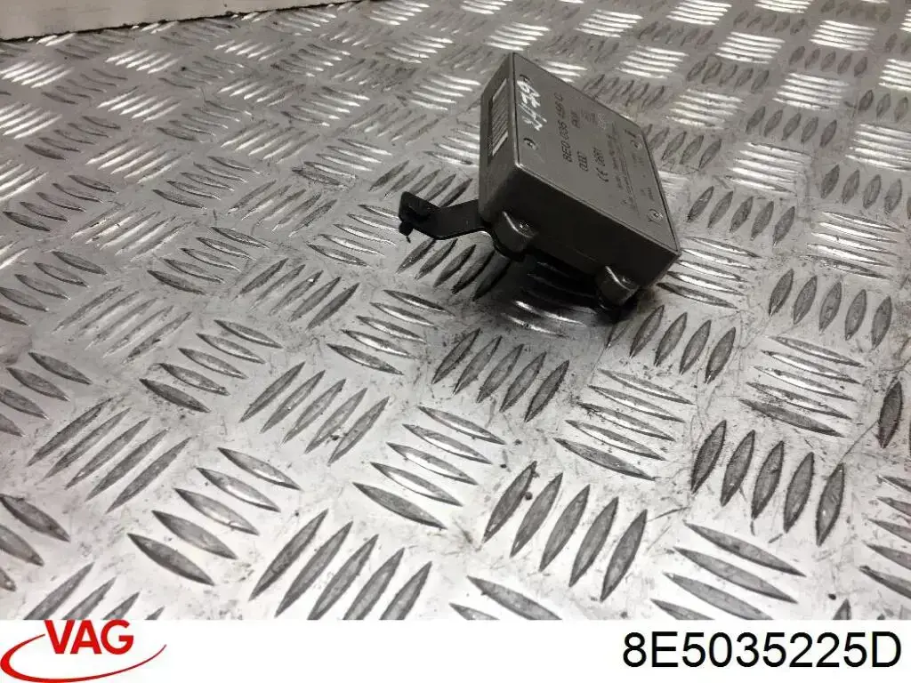 Усилитель сигнала антенны 8E5035225D VAG