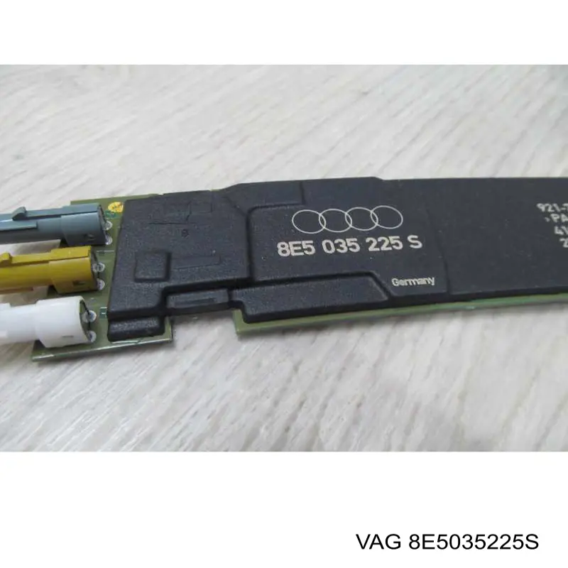 Усилитель сигнала антенны VAG 8E5035225S