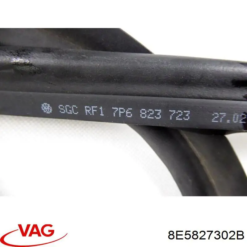 Петля крышки багажника 8E5827302B VAG