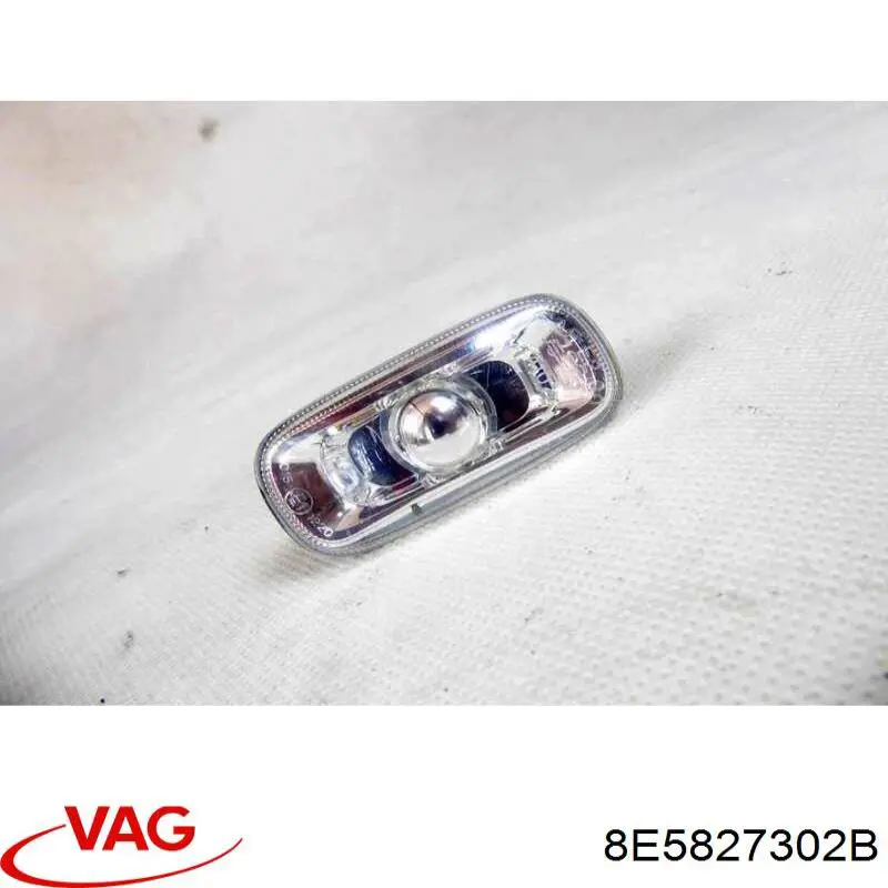 8E5827302B VAG Петля крышки багажника