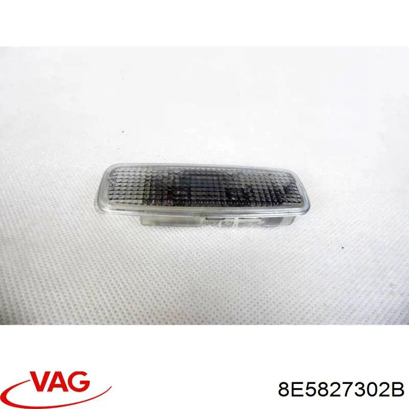 Петля крышки багажника 8E5827302G VAG