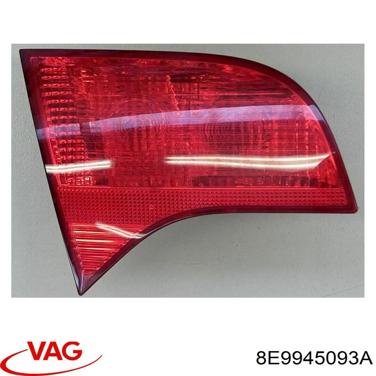 Задний левый внутренний фонарь VAG 8E9945093A