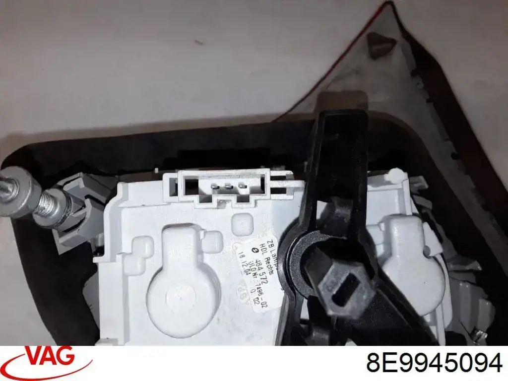 Фонарь задний правый внутренний 8E9945094 VAG