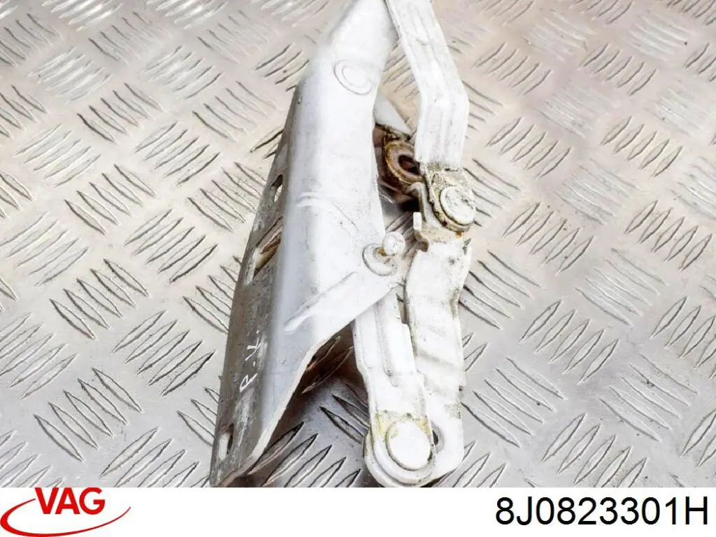 Петля капота левая 8J0823301H VAG