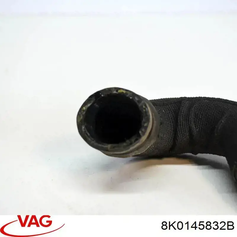 Патрубок воздушный, вход в резонатор 8K0145832B Porsche