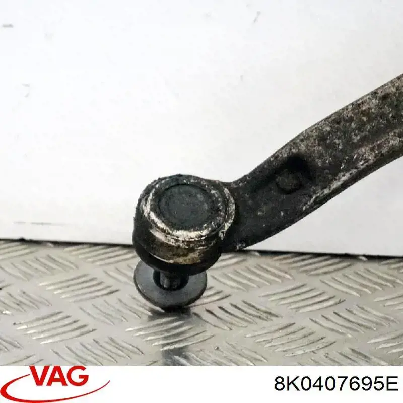 Рычаг передней подвески левый 8K0407695E VAG