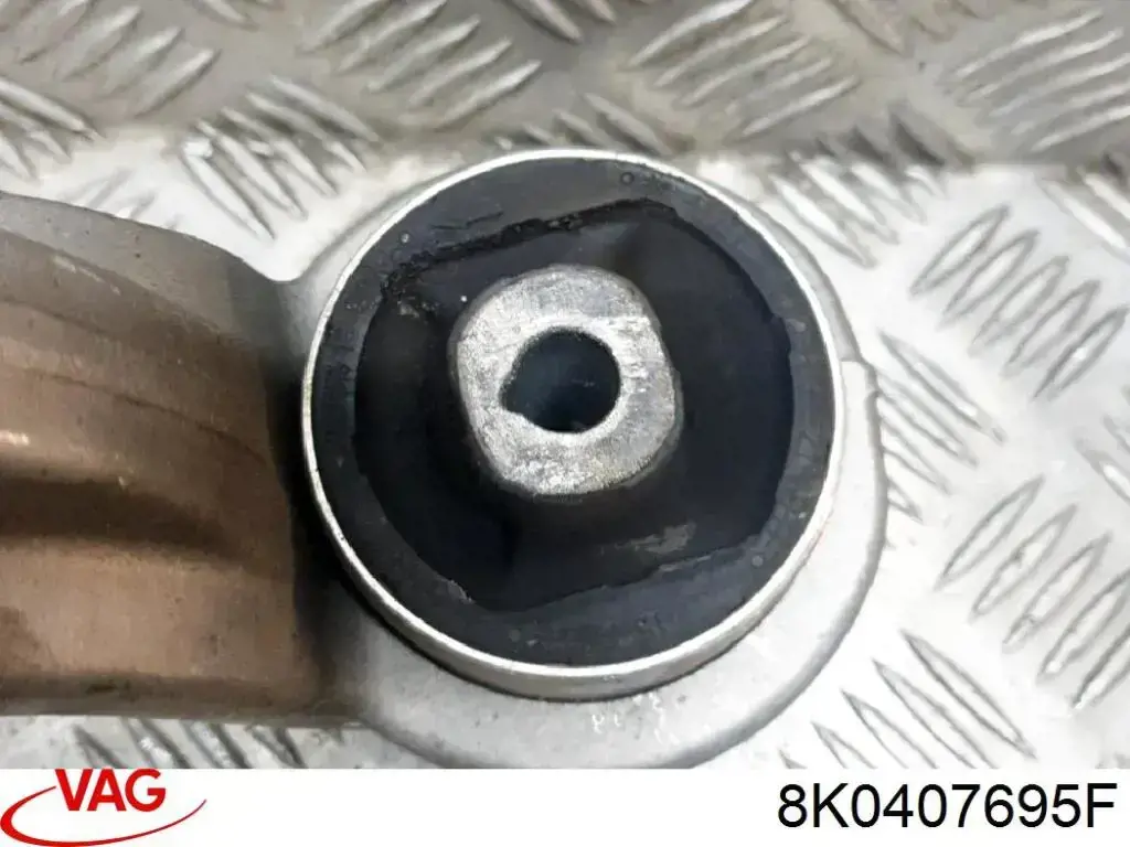Купить 8K0407695F VAG Рычаг передней подвески левый