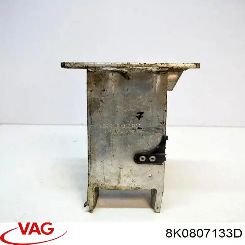 Кронштейн усилителя переднего бампера 8K0807133D VAG