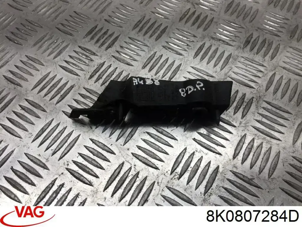 Направляющая переднего бампера правая 8K0807284D VAG