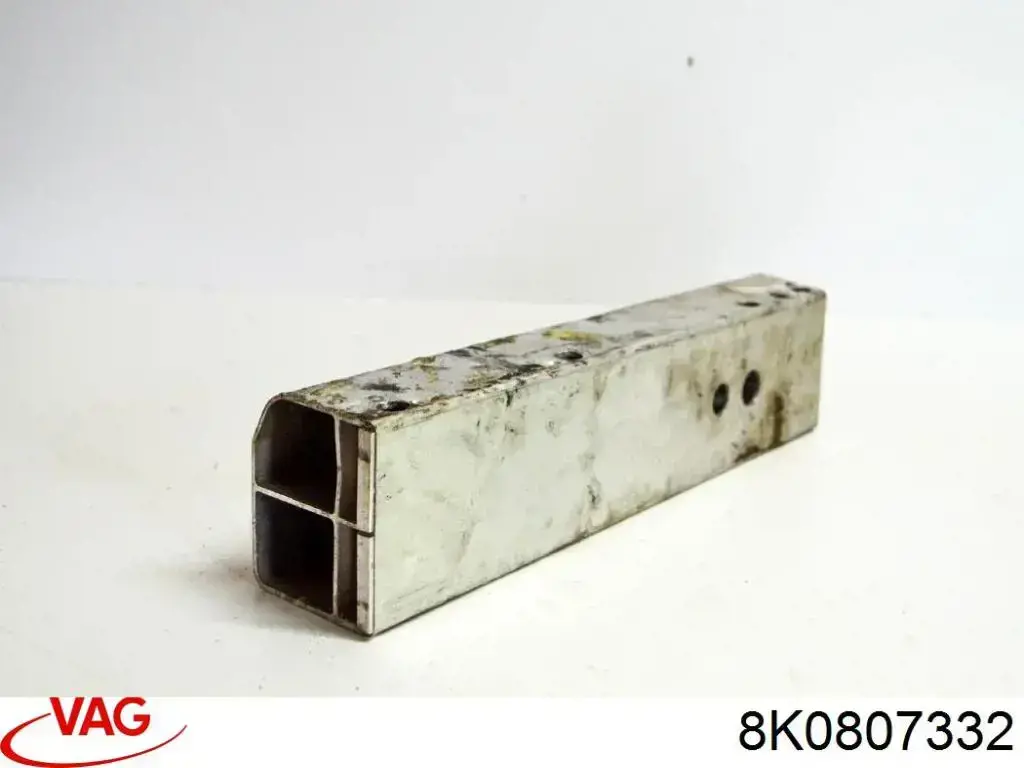 Кронштейн усилителя заднего бампера 8K0807332 VAG