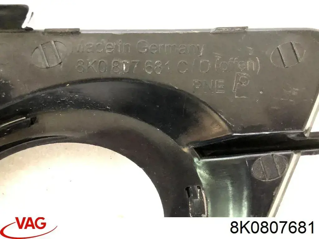 8K0807681 VAG решетка бампера переднего левая