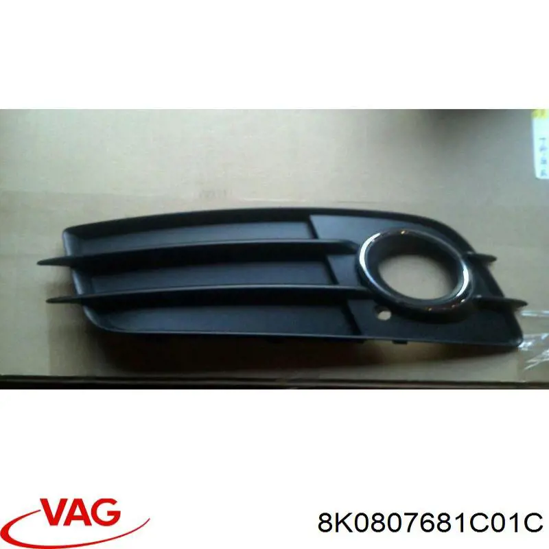 Заглушка (решетка) противотуманных фар бампера переднего левая VAG 8K0807681C01C