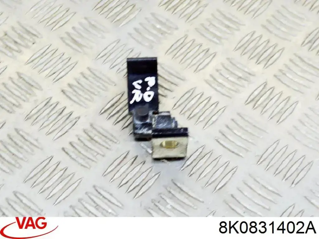 Петля двери задней правой 8K0831402A VAG