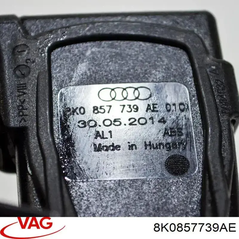 Рычаг (замок) фиксации ремня безопасности задний левый 8K0857739AE VAG