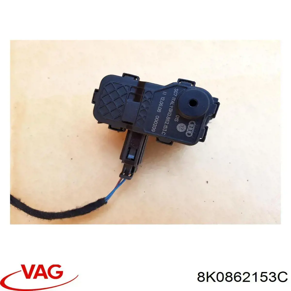 8K0862153C VAG Замок открывания лючка бензобака
