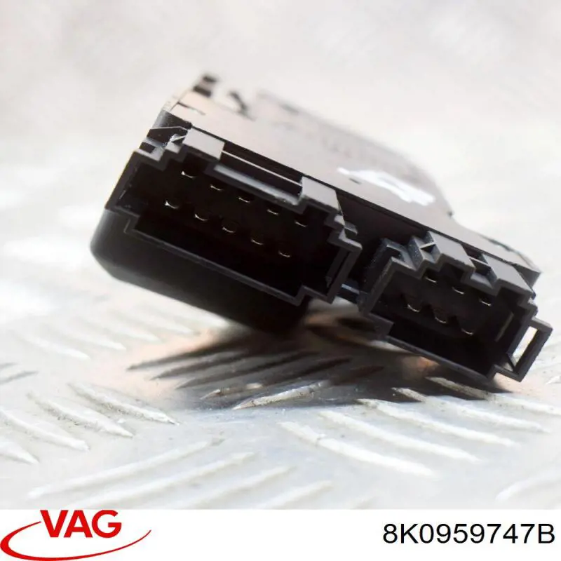 Блок кнопок механизма регулировки сиденья левый 8K0959747B VAG