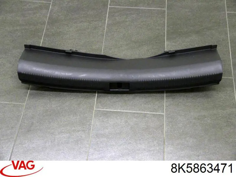 8K5863471A4PK VAG Накладка задней панели багажника
