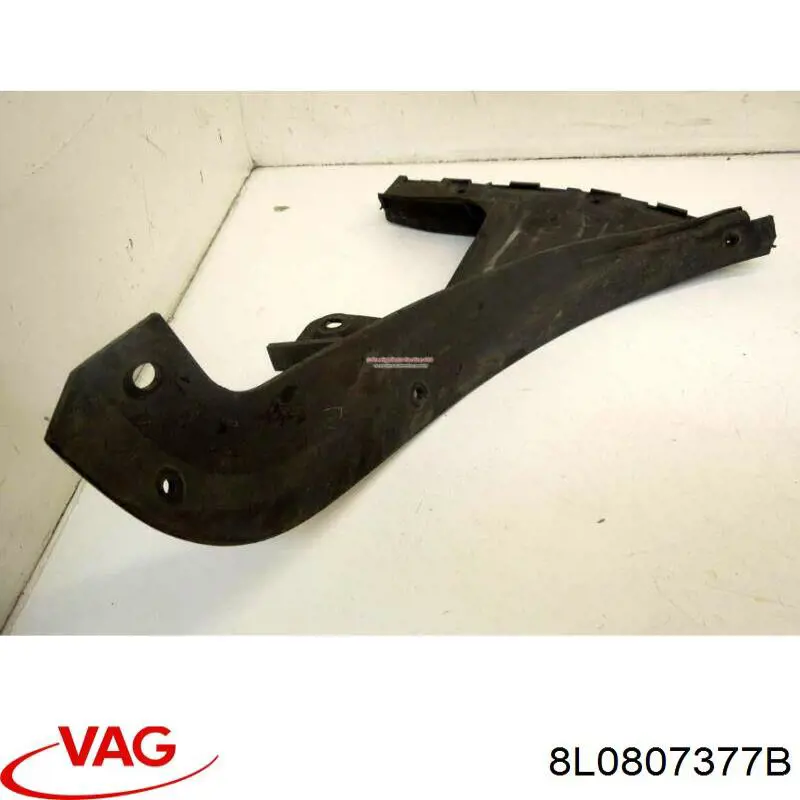 8L0807377B VAG Кронштейн бампера заднего внешний левый