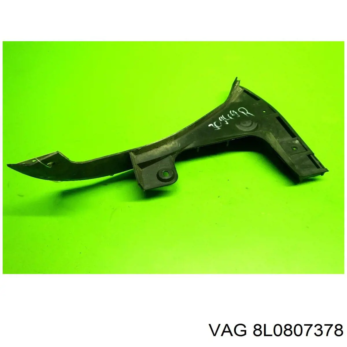 Кронштейн бампера заднего, внешний правый VAG 8L0807378B