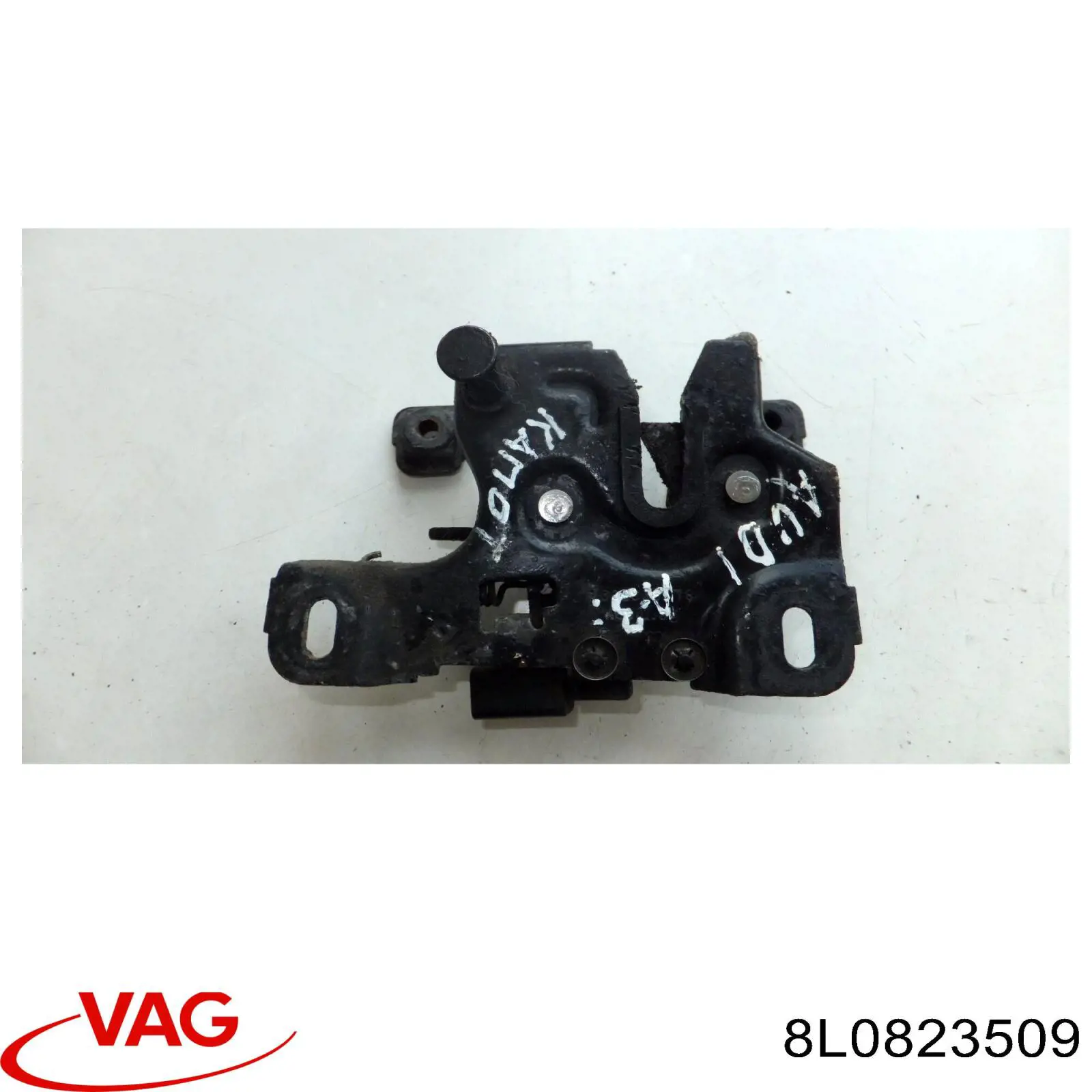 Замок капота 8L0823509 VAG