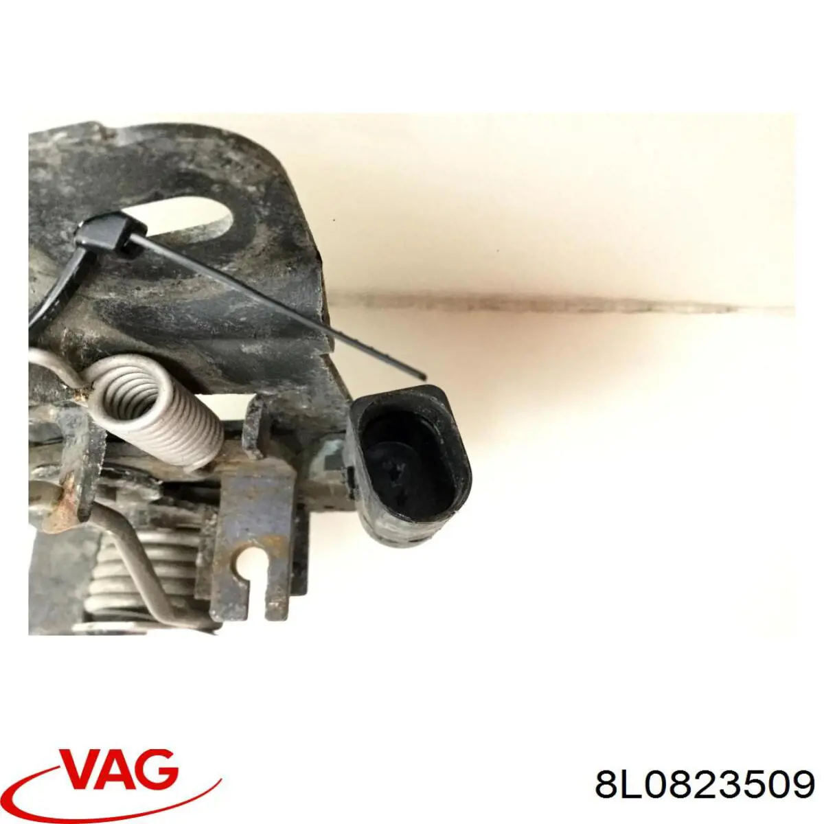 8L0823509 VAG Запор капота (замок и привод замка капота)