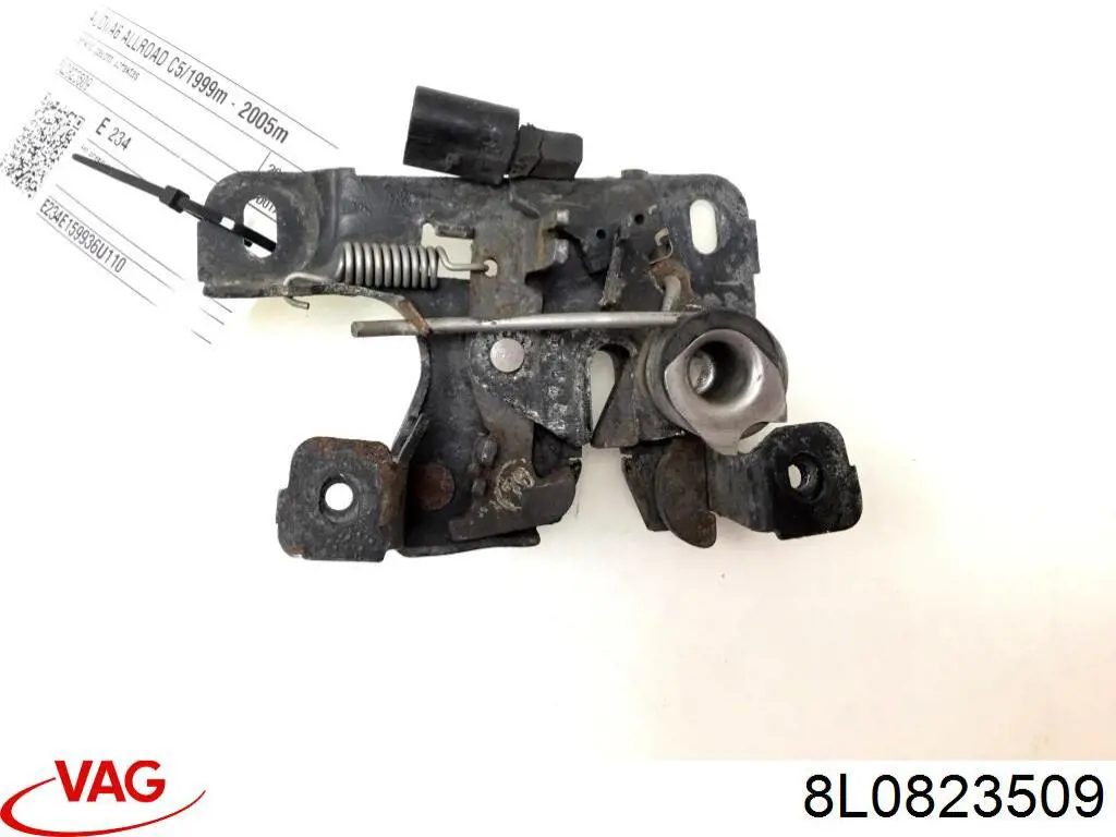 Замок крышки капота VAG 8L0823509