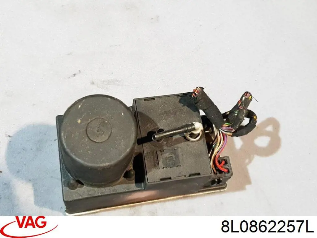 8L0862257L VAG Насос пневматической системы кузова