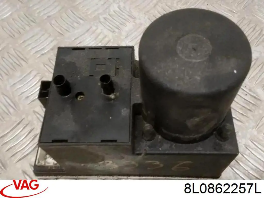Купить 8L0862257L VAG Насос пневматической системы кузова