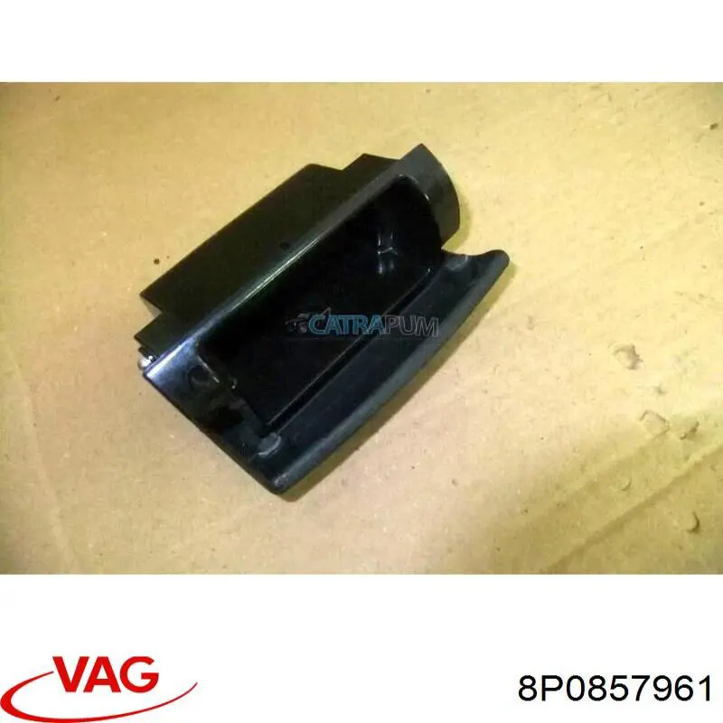 8P0857961 VAG Пепельница центральной консоли