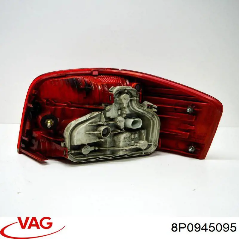 Задний левый внешний фонарь VAG 8P0945095