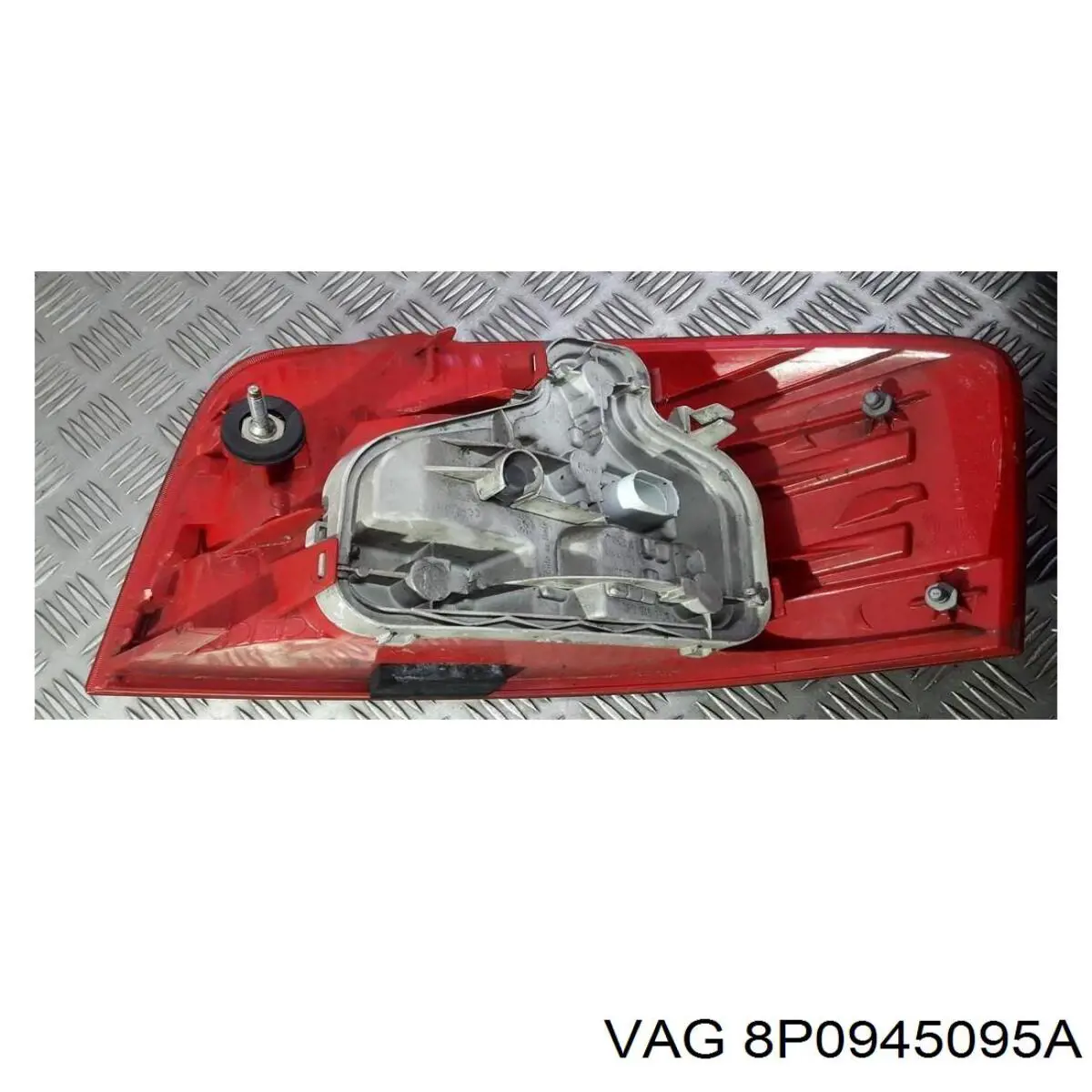 Задний левый стоп на Audi A3  8P1