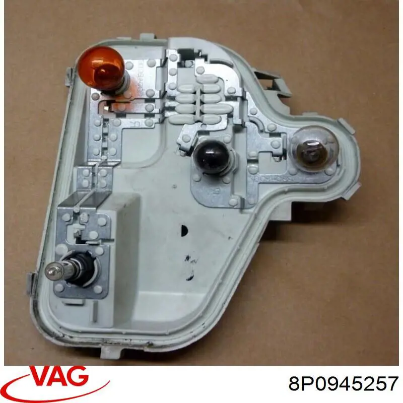 8P0945257 VAG фонарь задний правый внешний