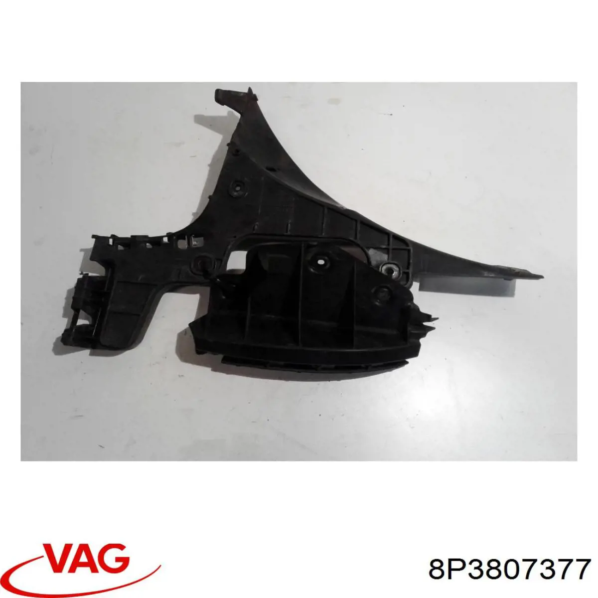 Направляющая заднего бампера, левая VAG 8P3807377B
