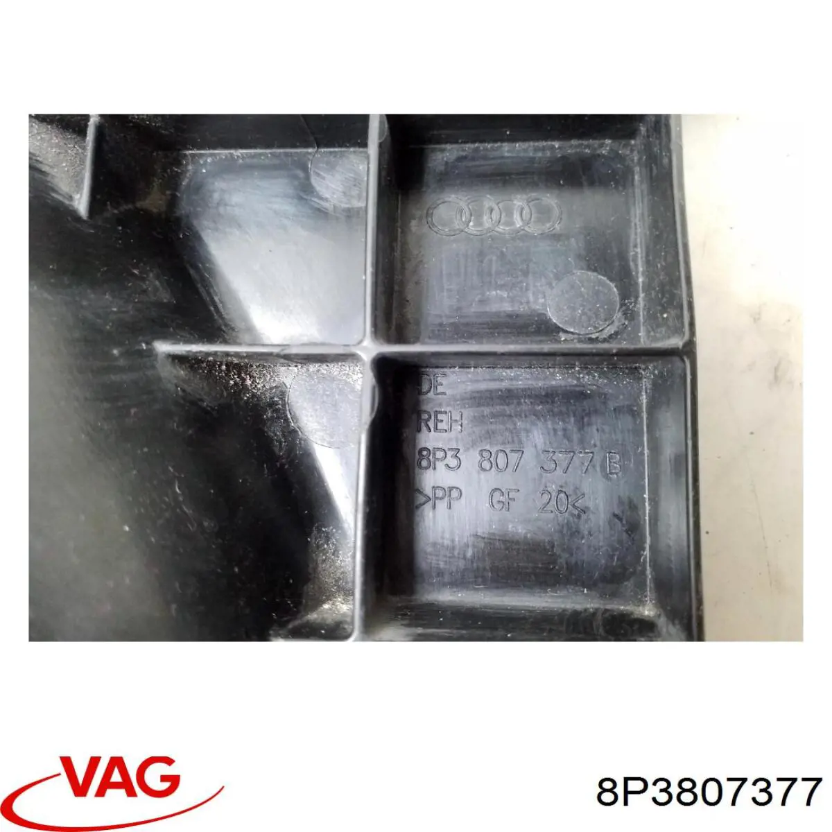 Купить 8P3807377B VAG Направляющая заднего бампера левая