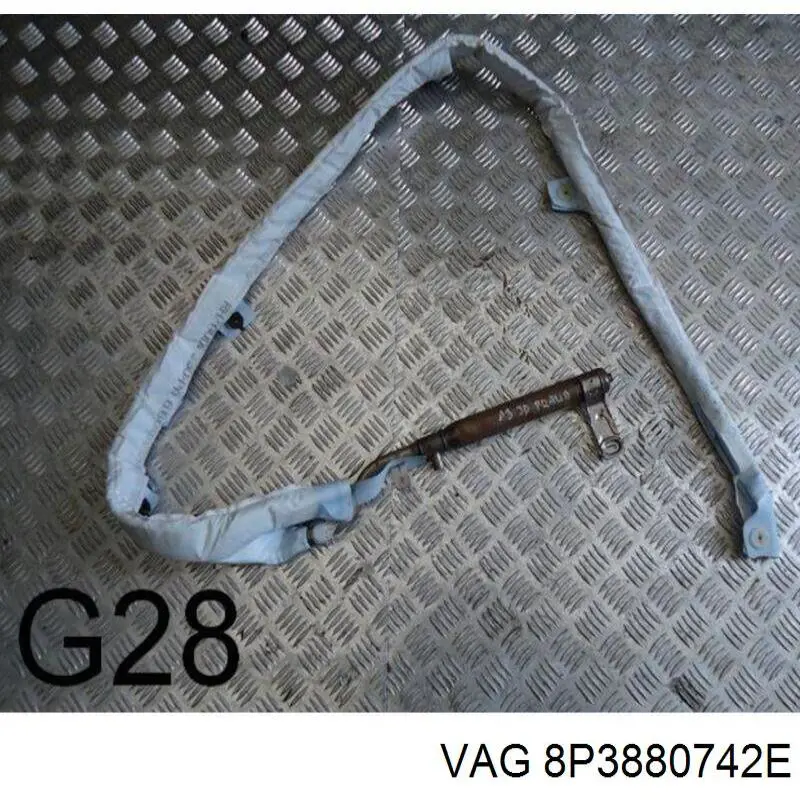 Шторка боковая правая VAG 8P3880742E цена, от 177.97 USD