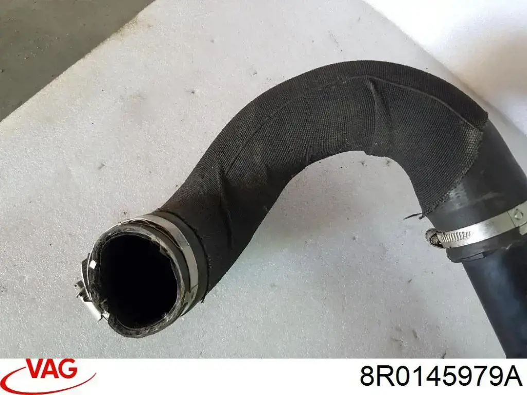 Патрубок интеркулера 8R0145979A VAG