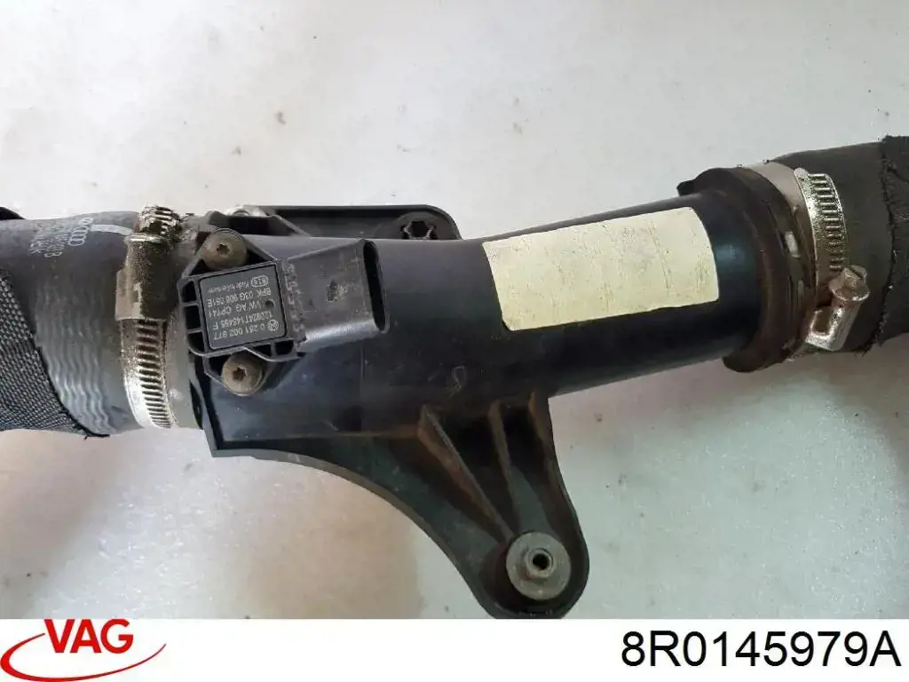 Шланг интеркуллера VAG 8R0145979A
