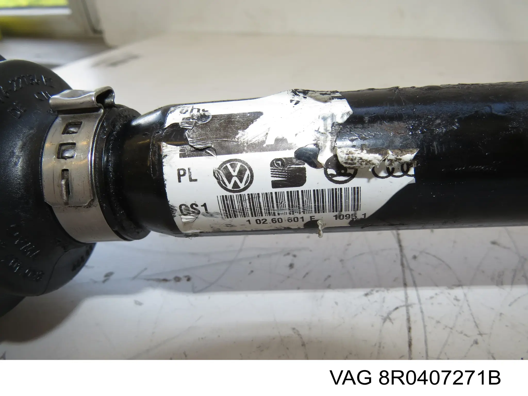 Купить 8R0407271B VAG Приводы передних колес