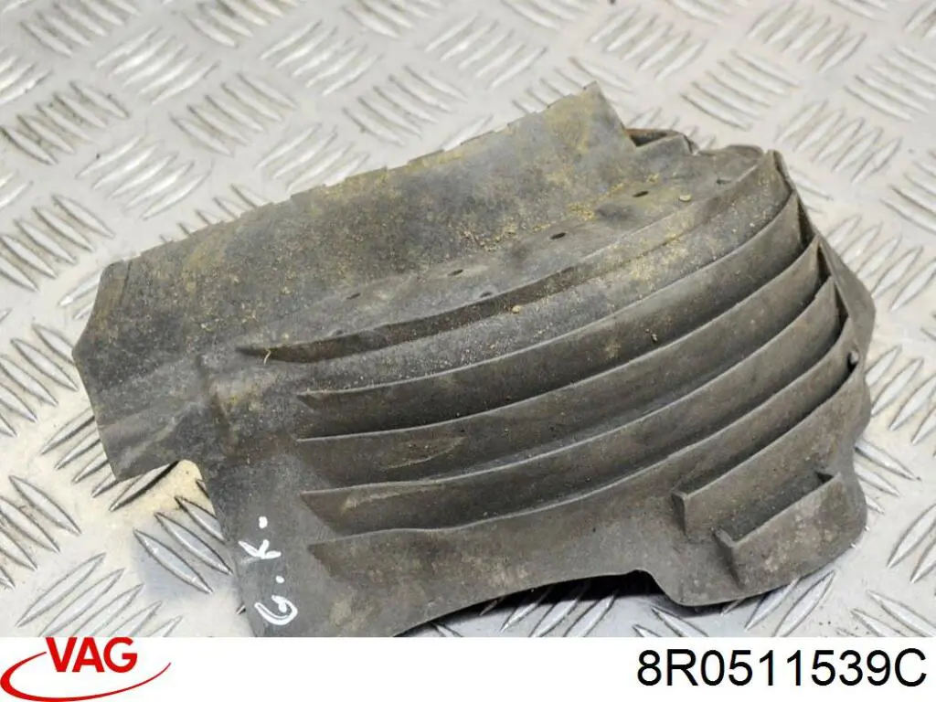 Купить 8R0511539C VAG Защита амортизатора заднего