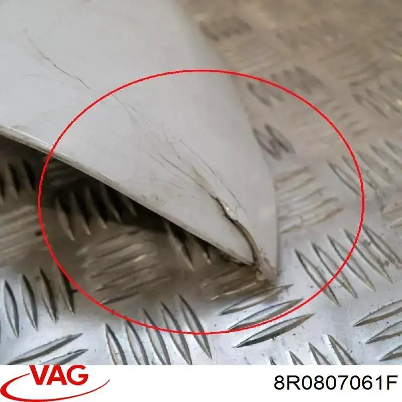 Купить 8R0807061F VAG Сплиттер переднего бампера